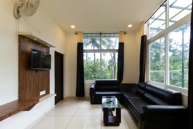 Letstay Vythiri Hill Palace Екстериор снимка